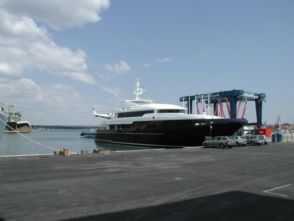 Avangard mega yacht